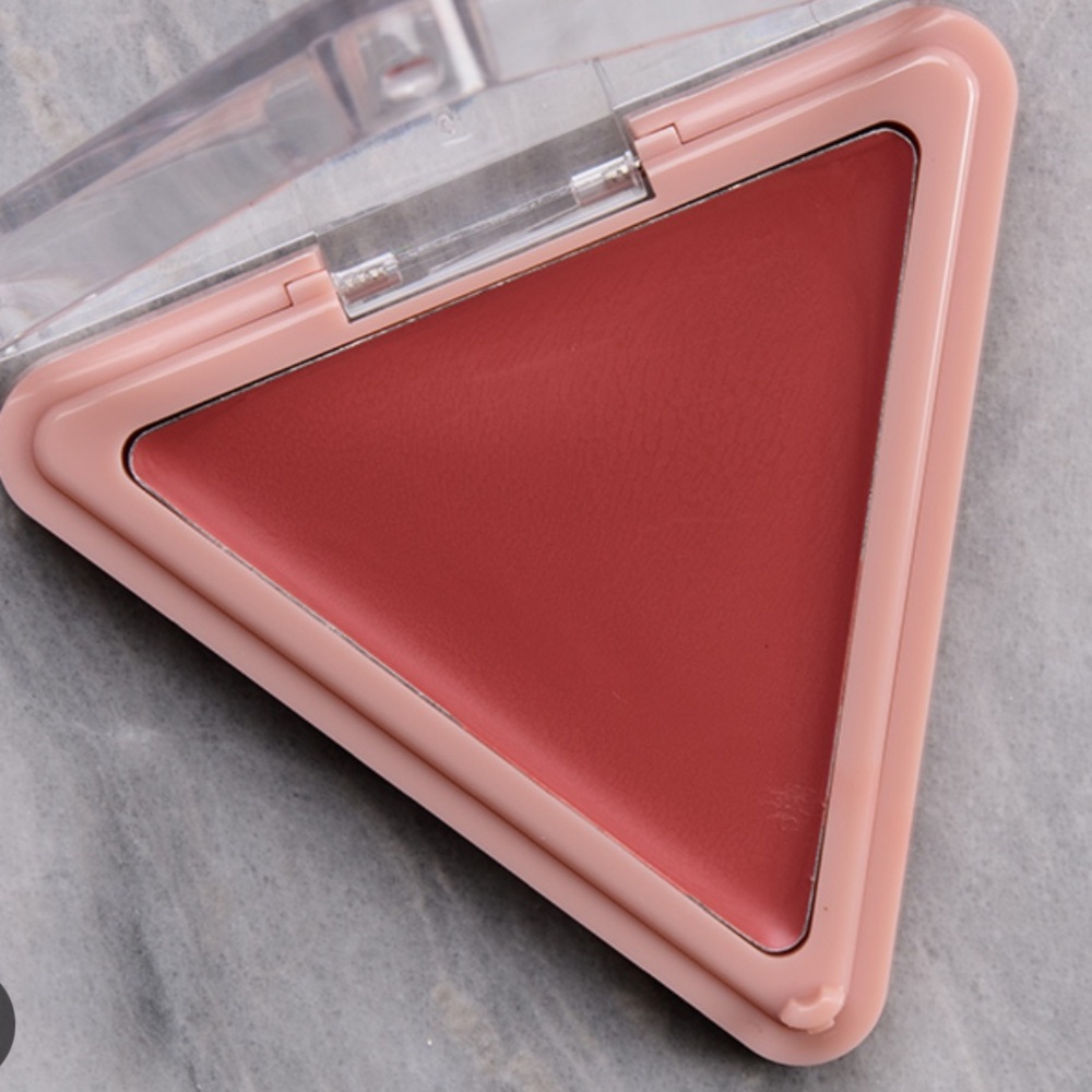LYS BEAUTY Higher Standard Satin Matte  Blush
IN SHADE Grateful Mini Size